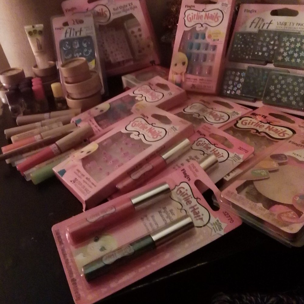 Young girls GirlieNails mother approved